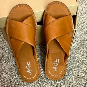 NWT Clarks Women's Tan leather Slide Sandals
